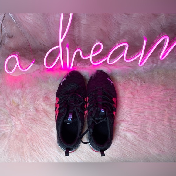 Puma Running Shoes - Picture 3 of 5